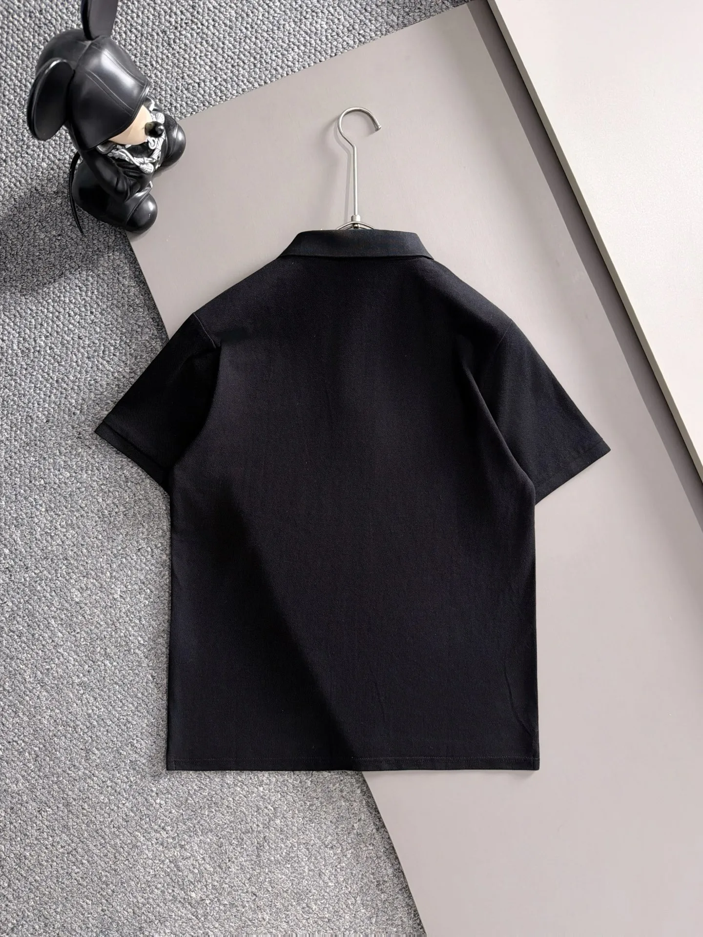 French Crocodile 2026 Spring and Summer Official Website Synchronization The Newest Arrival Style Classic Versatile Business Casual Polo Neck T-shirt Made of imported beaded cotton fabric, comfortable and breathable, with delicate texture and super soft skin-friendly touch! Lapel design, absolutely crisp and handsome fit! The sewing process with this density is absolutely meticulous in handling details! Skin-friendly and smooth to the touch, it is a perfect combination of comfort and breathability! The fabric properties are all excellent! Full of high-end feel! Simple and elegant design, Versatile is extremely wearable! All three standards! It is highly recommended to buy it, and you will never see a style like this outside! On sale on the official website! Size:M-2XL​